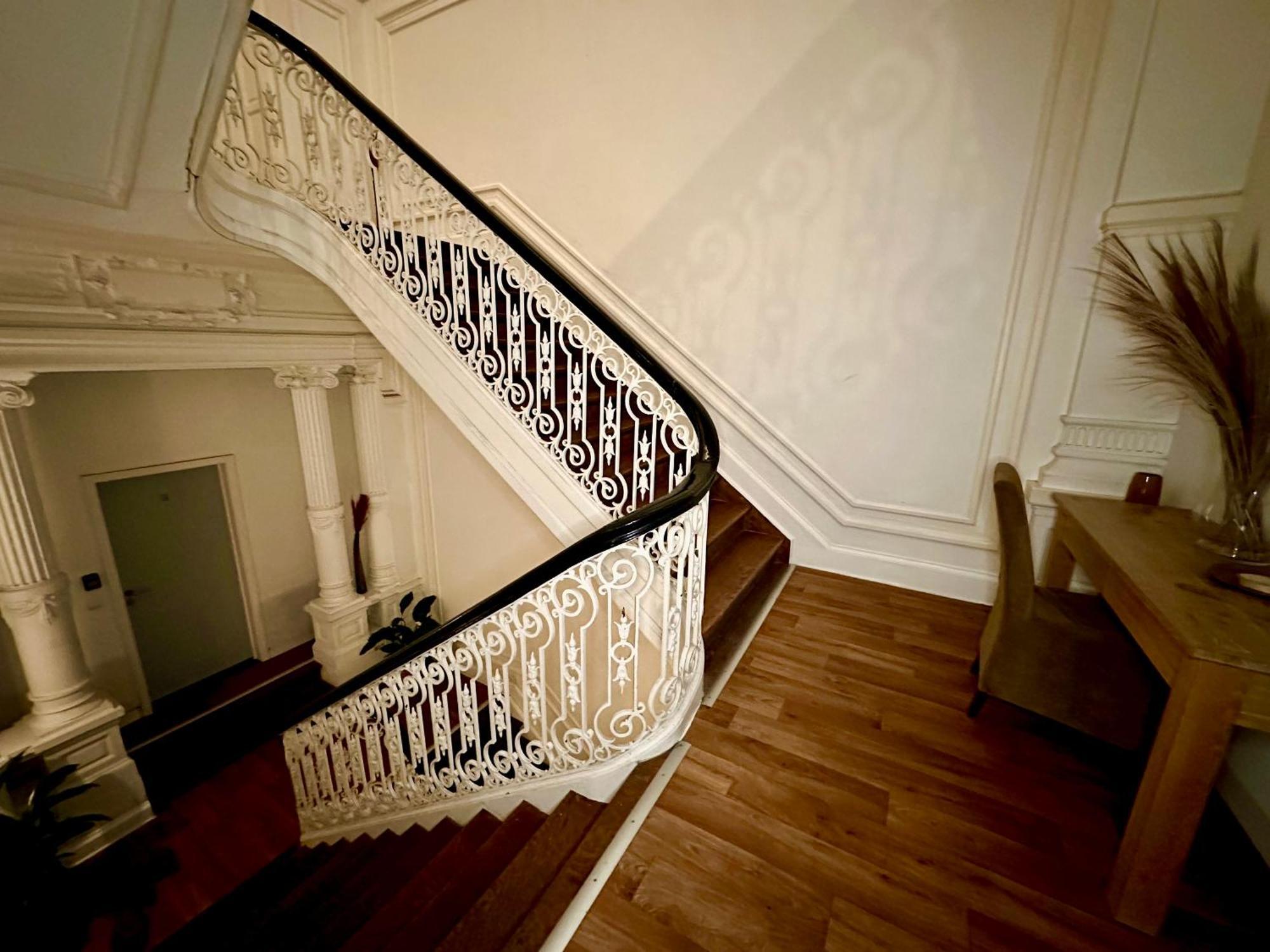 Luxury Suites Castel By Rikas Hotels Antwerp Exterior photo