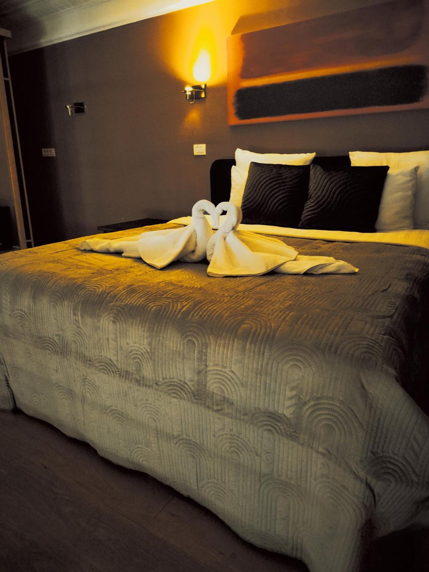 Luxury Suites Castel By Rikas Hotels Antwerp Room photo